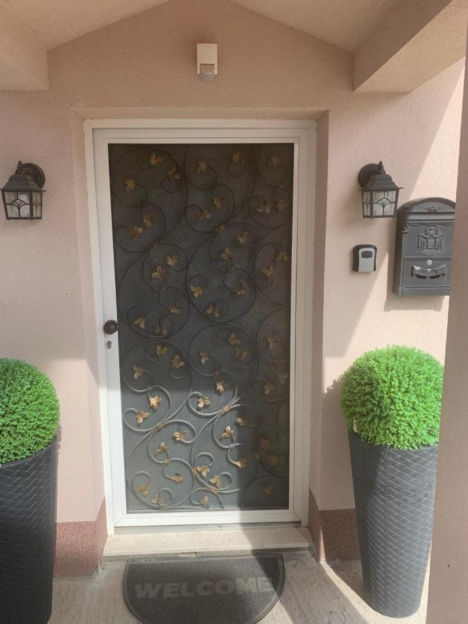Studio Apartmant Leona With Parking Place Split Exterior foto